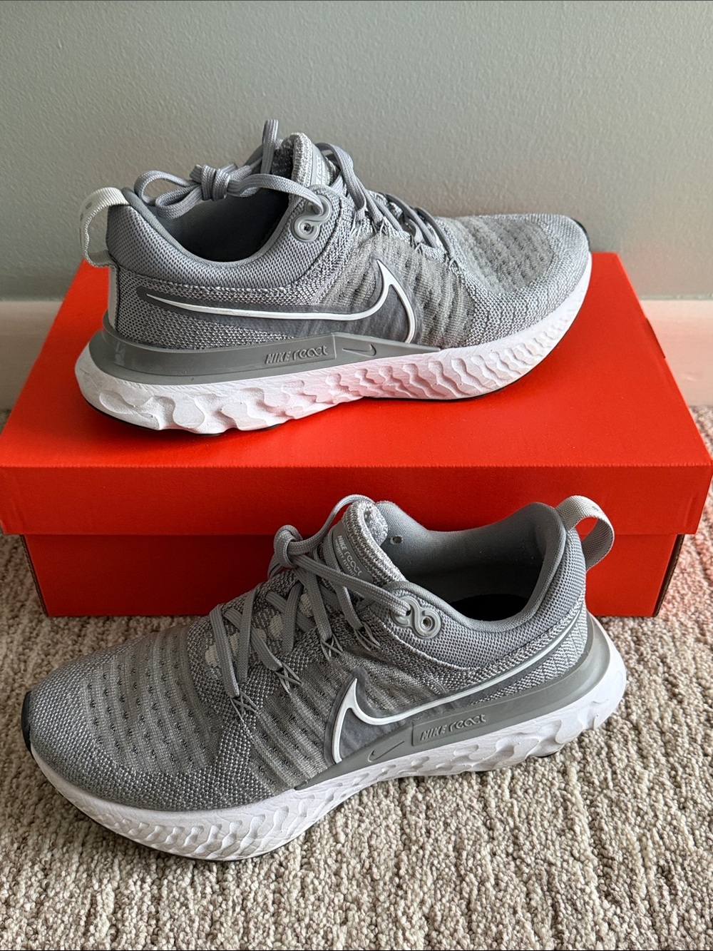 Nike React Infinity Flyknit Running Shoes - Picture 6 of 8